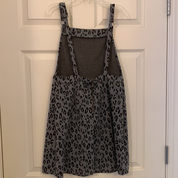 Jolt (from Belk) leopard print jumper size medium - Picture 2 of 3